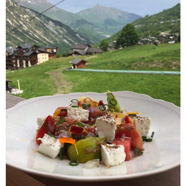 Tomates de saison, sérac de brebis